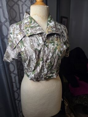 Fun and Chic Hunter Cropped Short-Sleeve Camouflage Jacket